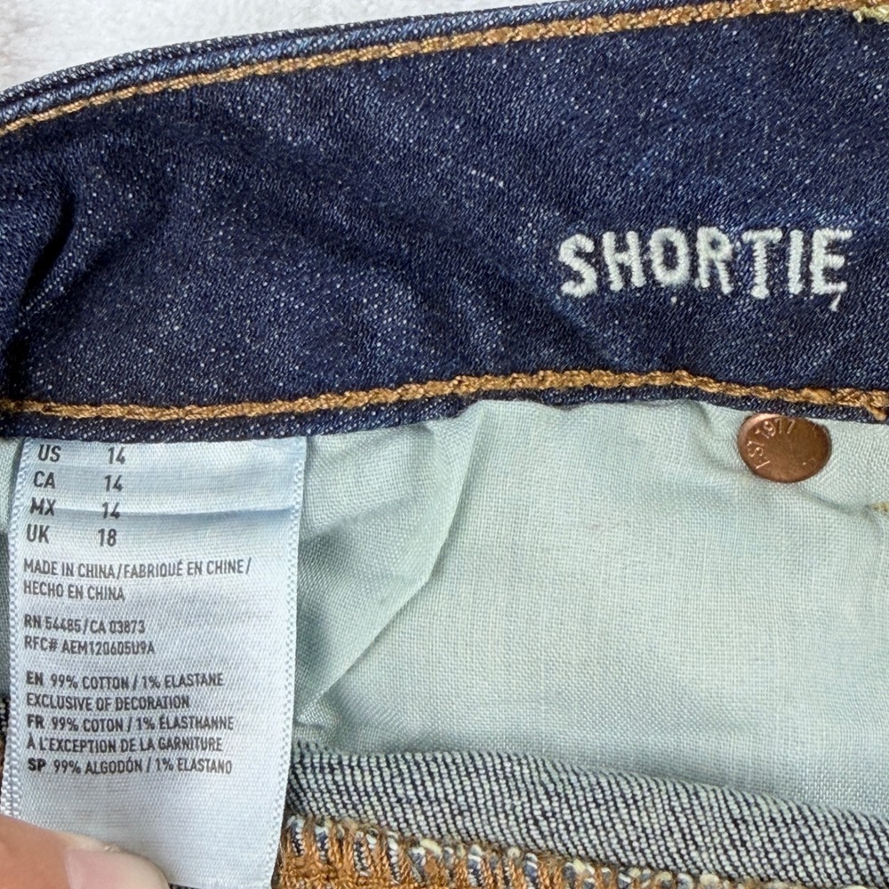 American Eagle Denim Shorts Dark Wash Shortie Size 14 - Picture 4 of 6